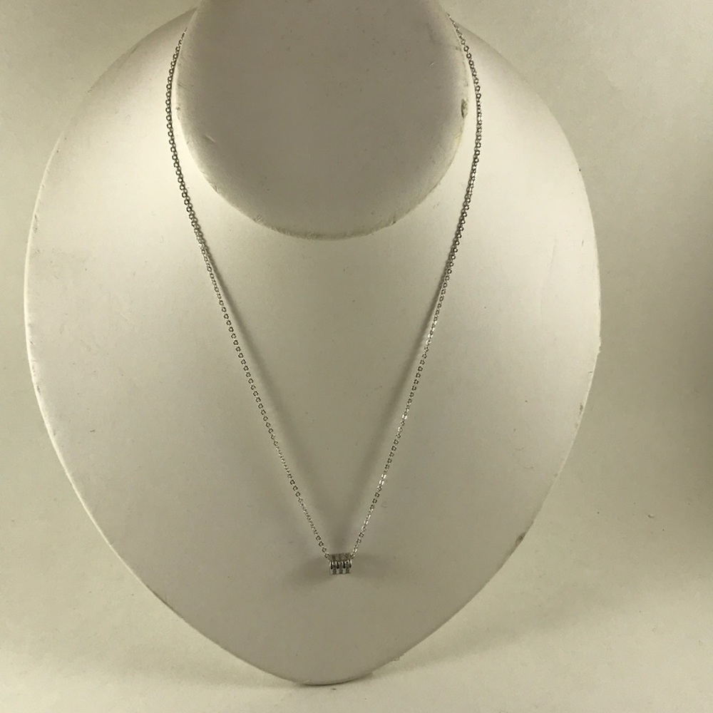 Silver rolling necklace